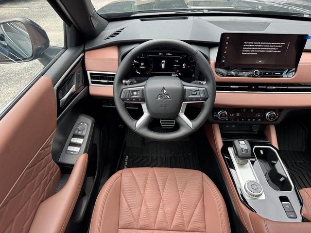 Photo of 2025 Graphite Gray Mitsubishi Outlander