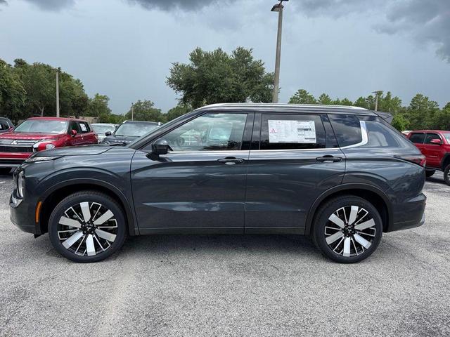 Photo of 2025 Graphite Gray Mitsubishi Outlander