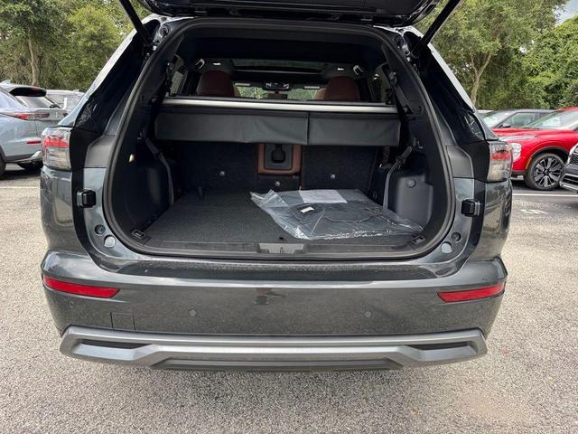 Photo of 2025 Graphite Gray Mitsubishi Outlander