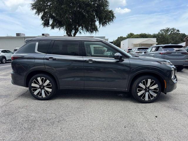 Photo of 2025 Graphite Gray Mitsubishi Outlander