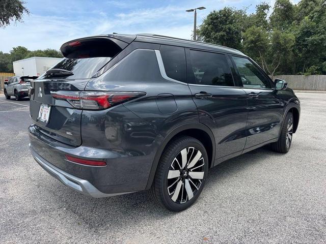 Photo of 2025 Graphite Gray Mitsubishi Outlander