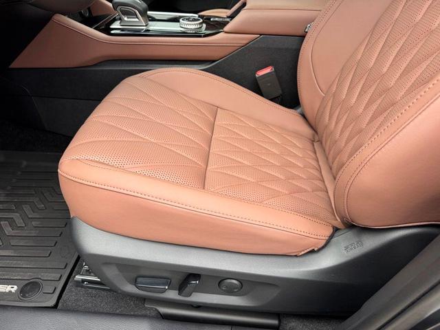 Photo of 2025 Graphite Gray Mitsubishi Outlander