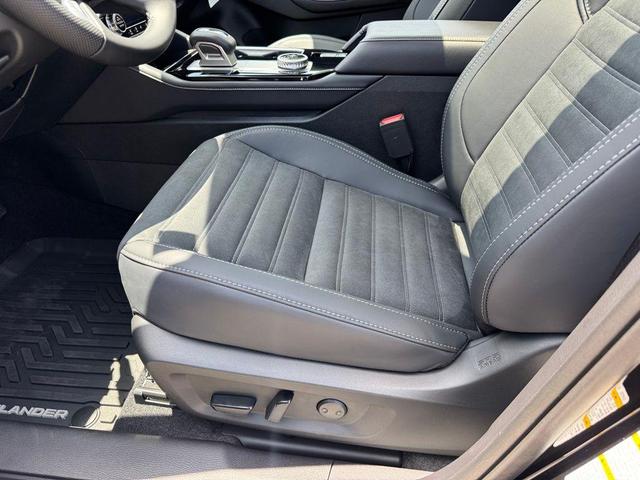 Photo of 2025 Black Mitsubishi Outlander