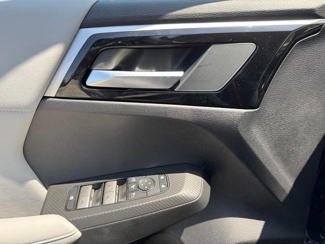 Photo of 2025 Cosmic Blue Mitsubishi Outlander