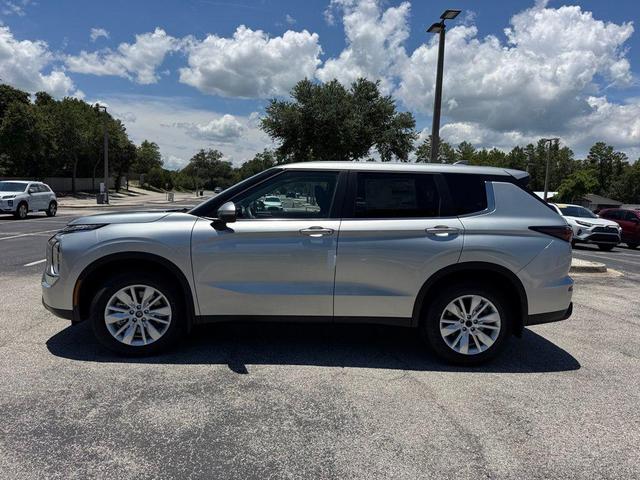 Photo of 2025 Silver Alloy Mitsubishi Outlander