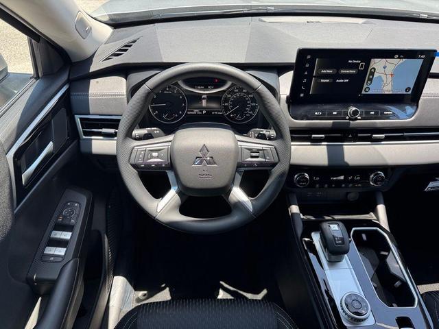 Photo of 2025 Silver Alloy Mitsubishi Outlander