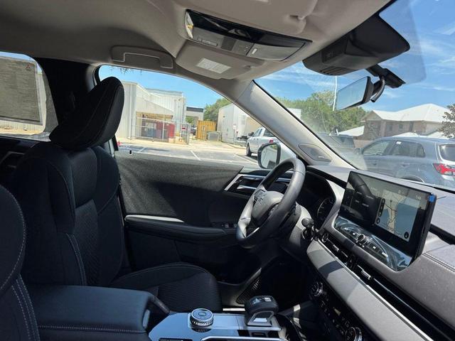 Photo of 2025 Silver Alloy Mitsubishi Outlander