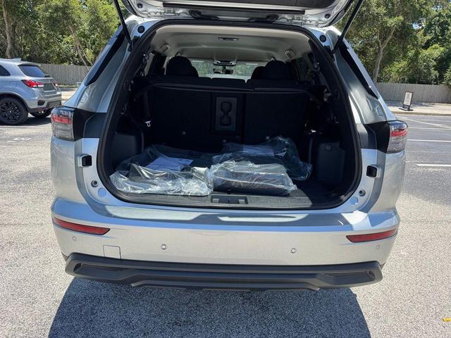 Photo of 2025 Silver Alloy Mitsubishi Outlander