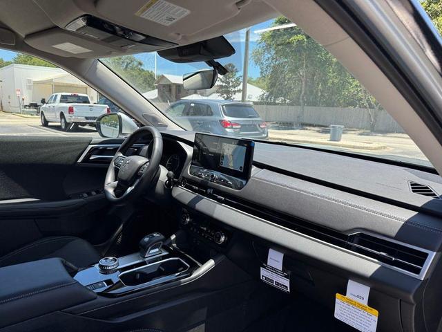 Photo of 2025 Silver Alloy Mitsubishi Outlander