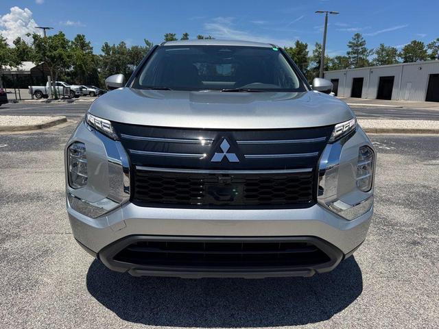 Photo of 2025 Silver Alloy Mitsubishi Outlander