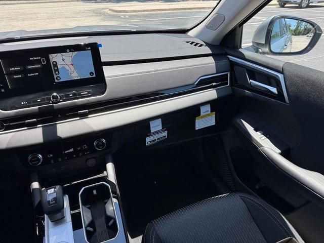 Photo of 2025 Silver Alloy Mitsubishi Outlander