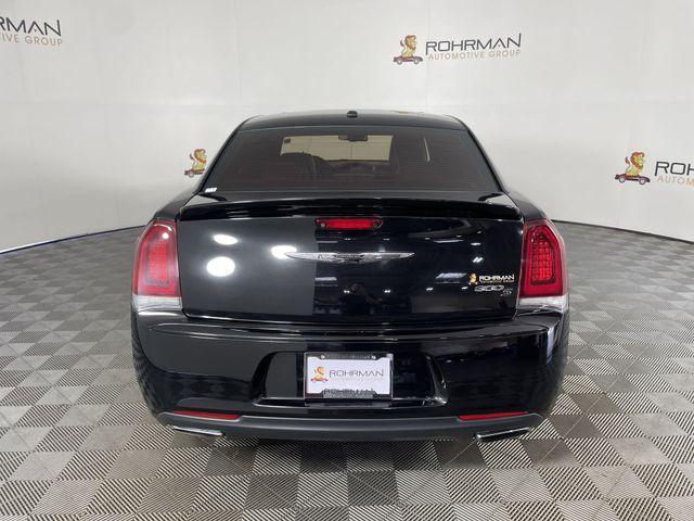 Photo of 2017 Gloss Black Chrysler 300