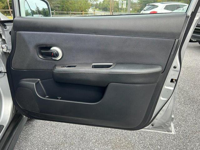 Photo of 2007 Brilliant Silver Metallic Nissan Versa