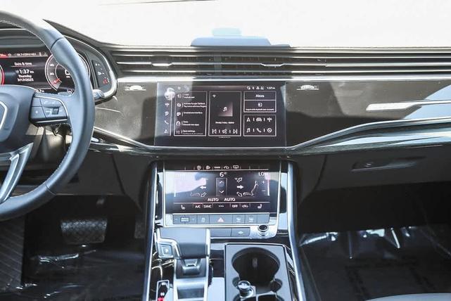 Photo of 2025 Mythos Black Metallic Audi Q7