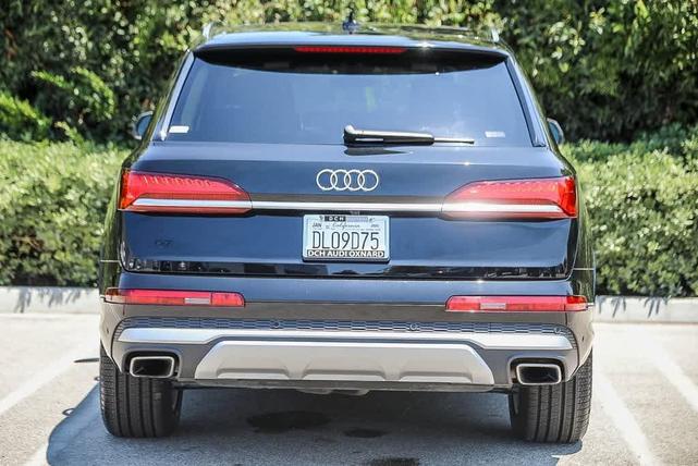 Photo of 2025 Mythos Black Metallic Audi Q7