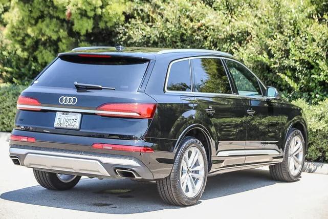 Photo of 2025 Mythos Black Metallic Audi Q7