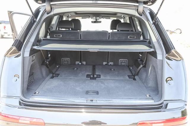 Photo of 2025 Mythos Black Metallic Audi Q7