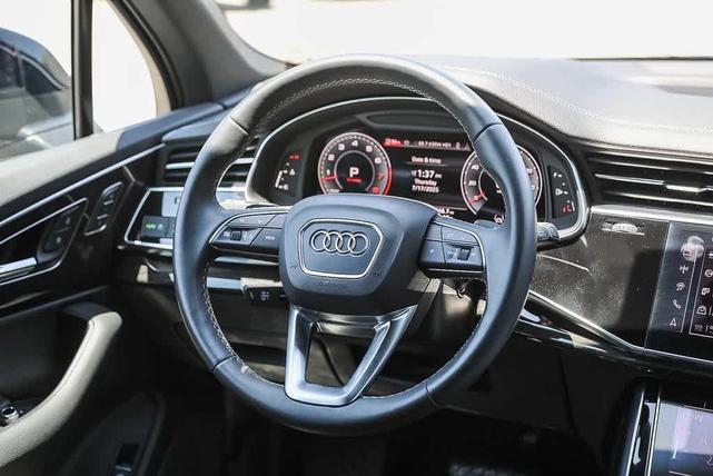 Photo of 2025 Mythos Black Metallic Audi Q7