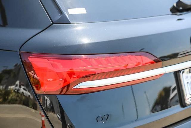 Photo of 2025 Mythos Black Metallic Audi Q7