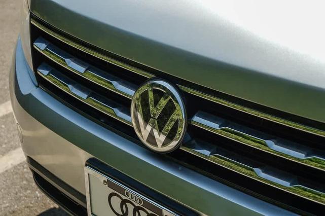 Photo of 2021 Pyrite Silver Metallic Volkswagen Tiguan