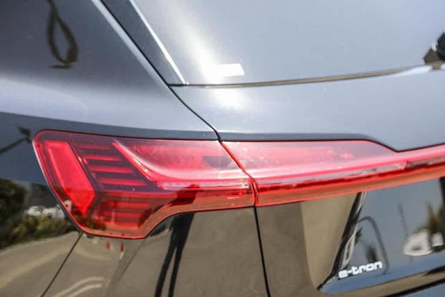Photo of 2022 Brilliant Black Audi e-tron