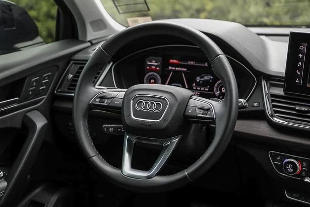 Photo of 2022 Daytona Gray Pearl Effect Audi Q5 e