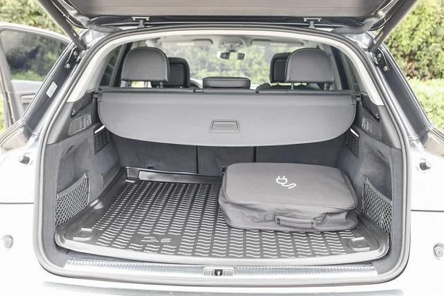 Photo of 2022 Daytona Gray Pearl Effect Audi Q5 e
