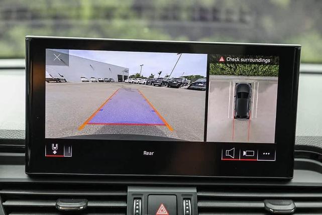 Photo of 2022 Daytona Gray Pearl Effect Audi Q5 e