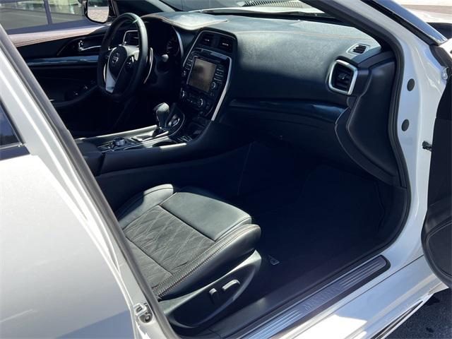 Photo of 2021 Pearl White Tricoat Nissan Maxima