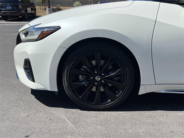 Photo of 2021 Pearl White Tricoat Nissan Maxima