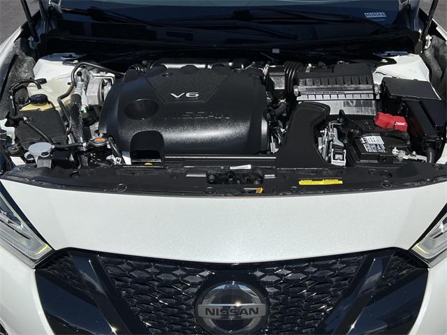 Photo of 2021 Pearl White Tricoat Nissan Maxima