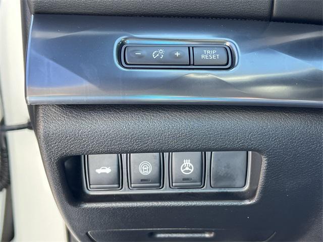 Photo of 2021 Pearl White Tricoat Nissan Maxima