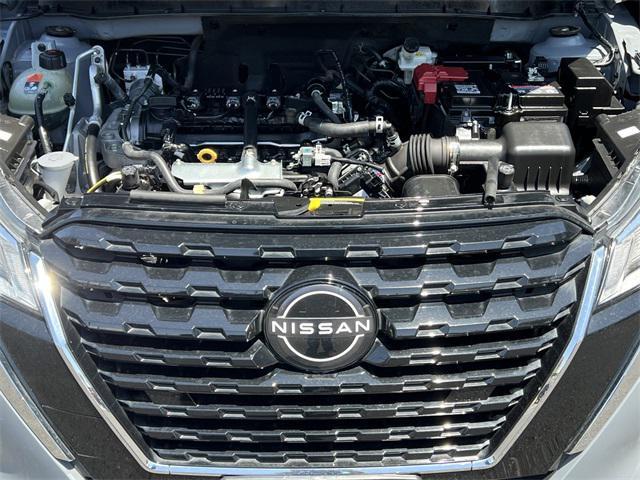 Photo of 2022 Boulder Gray Pearl Nissan Kicks