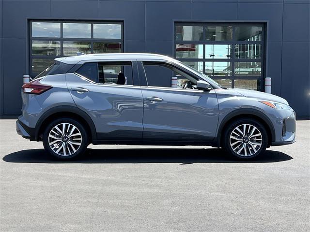 Photo of 2022 Boulder Gray Pearl Nissan Kicks