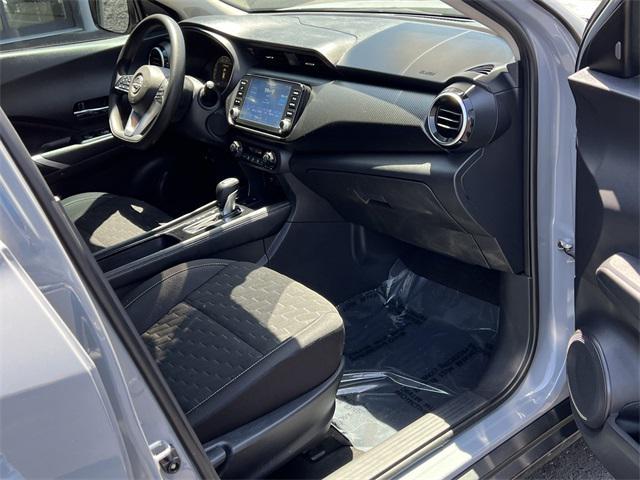 Photo of 2022 Boulder Gray Pearl Nissan Kicks