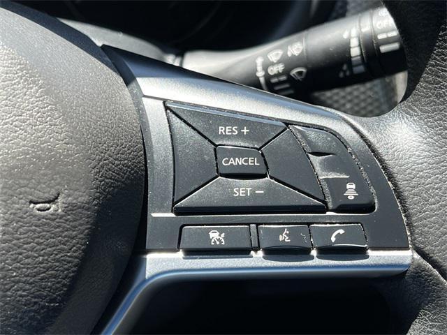 Photo of 2022 Boulder Gray Pearl Nissan Kicks