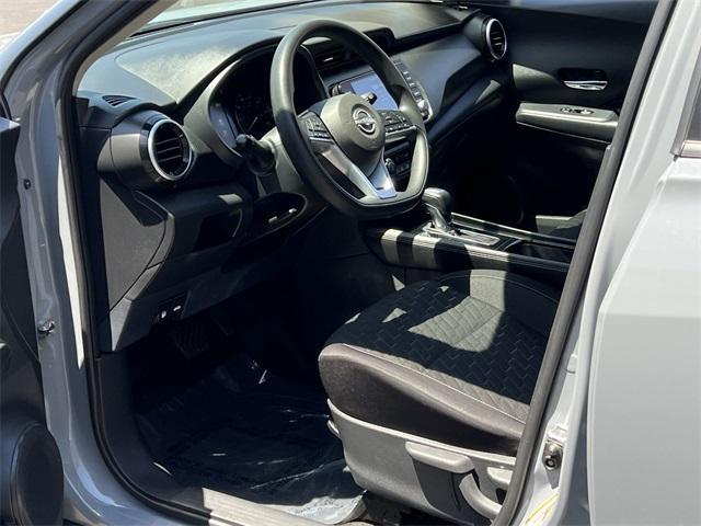 Photo of 2022 Boulder Gray Pearl Nissan Kicks