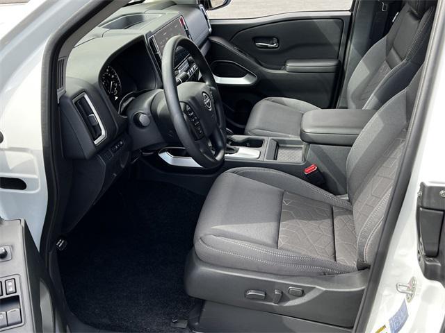 Photo of 2025 Glacier White Nissan Frontier