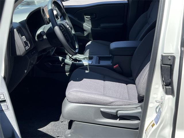 Photo of 2025 Glacier White Nissan Frontier