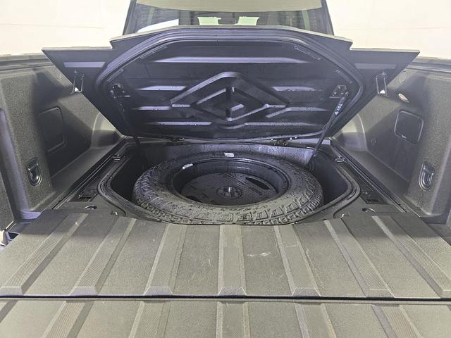 Photo of 2023 Glacier White Rivian R1T