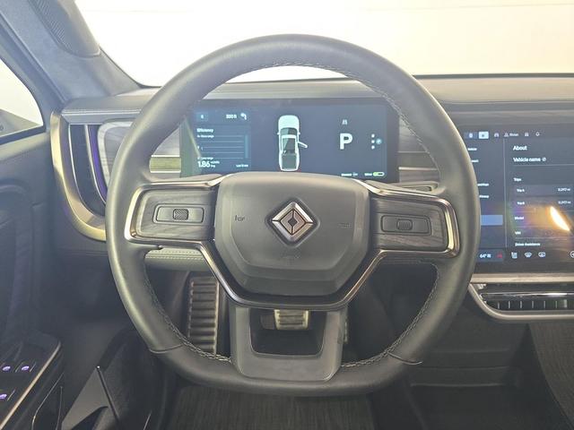 Photo of 2023 Glacier White Rivian R1T