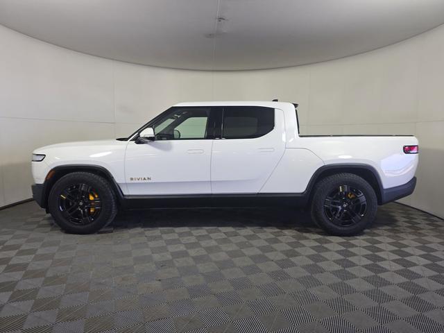 Photo of 2023 Glacier White Rivian R1T