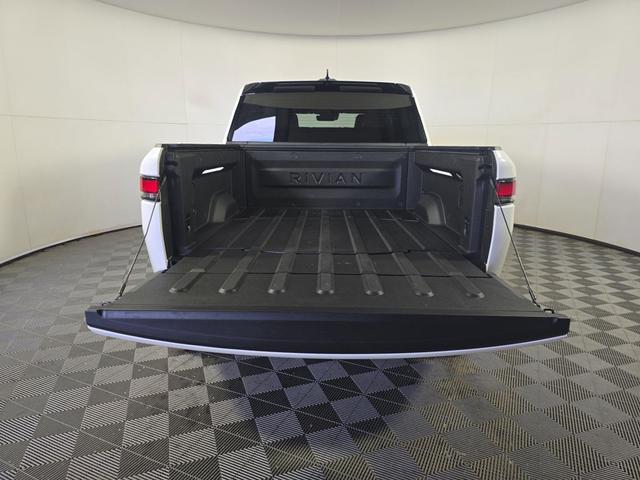Photo of 2023 Glacier White Rivian R1T