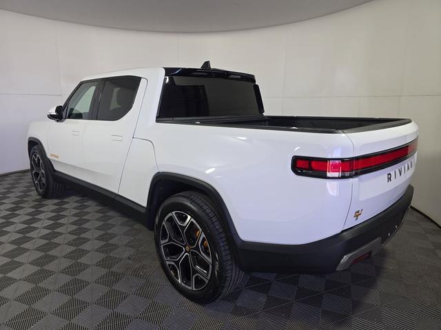 Photo of 2022 Glacier White Rivian R1T