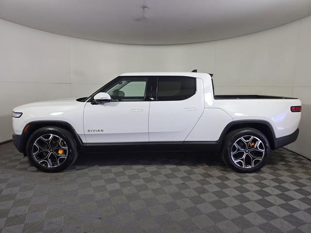 Photo of 2022 Glacier White Rivian R1T