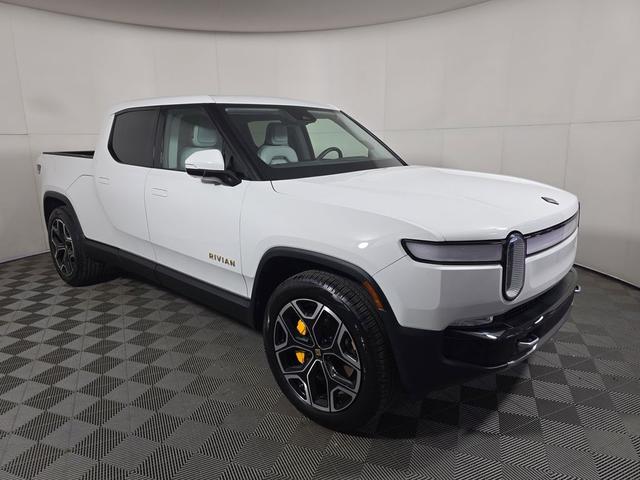 Photo of 2022 Glacier White Rivian R1T