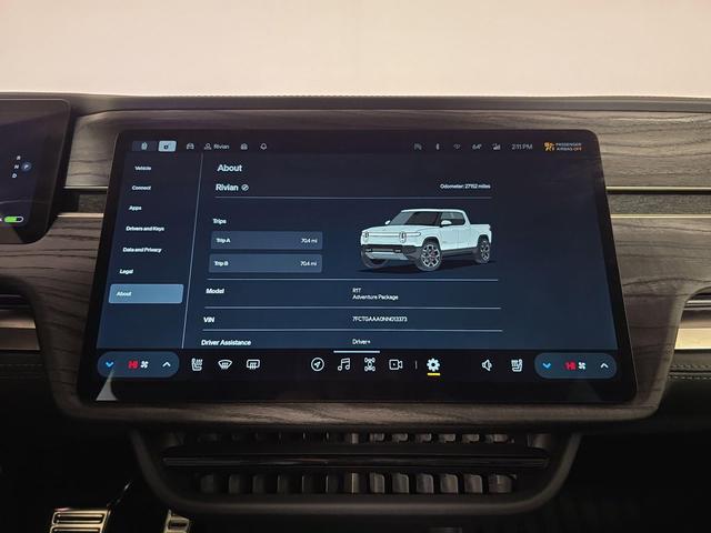 Photo of 2022 Glacier White Rivian R1T