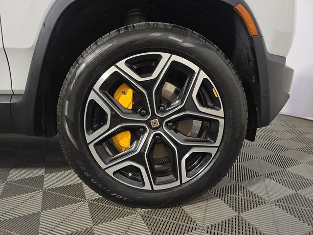 Photo of 2022 Glacier White Rivian R1T