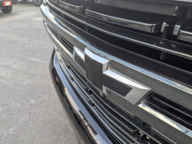 Photo of 2022 Black Chevrolet Suburban