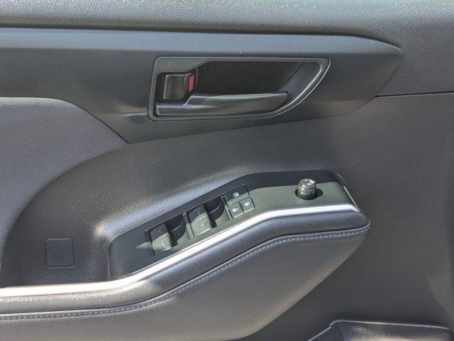 Photo of 2022 Magnetic Gray Metallic Toyota Highlander